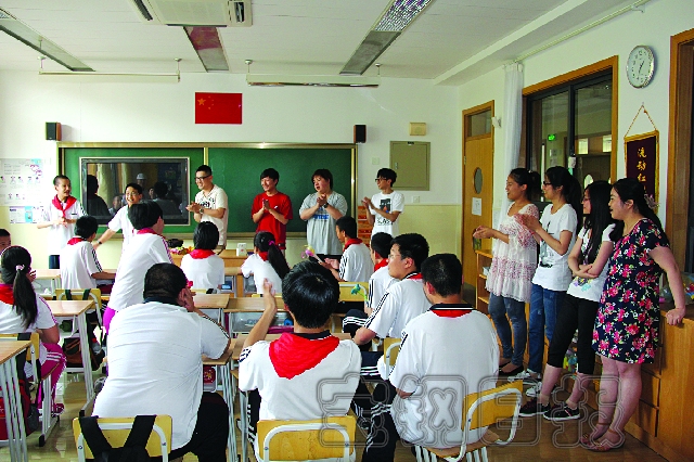 在宝钢股份硅钢部团委的组织下,我们一行人来到了宝山区培智学校,开展